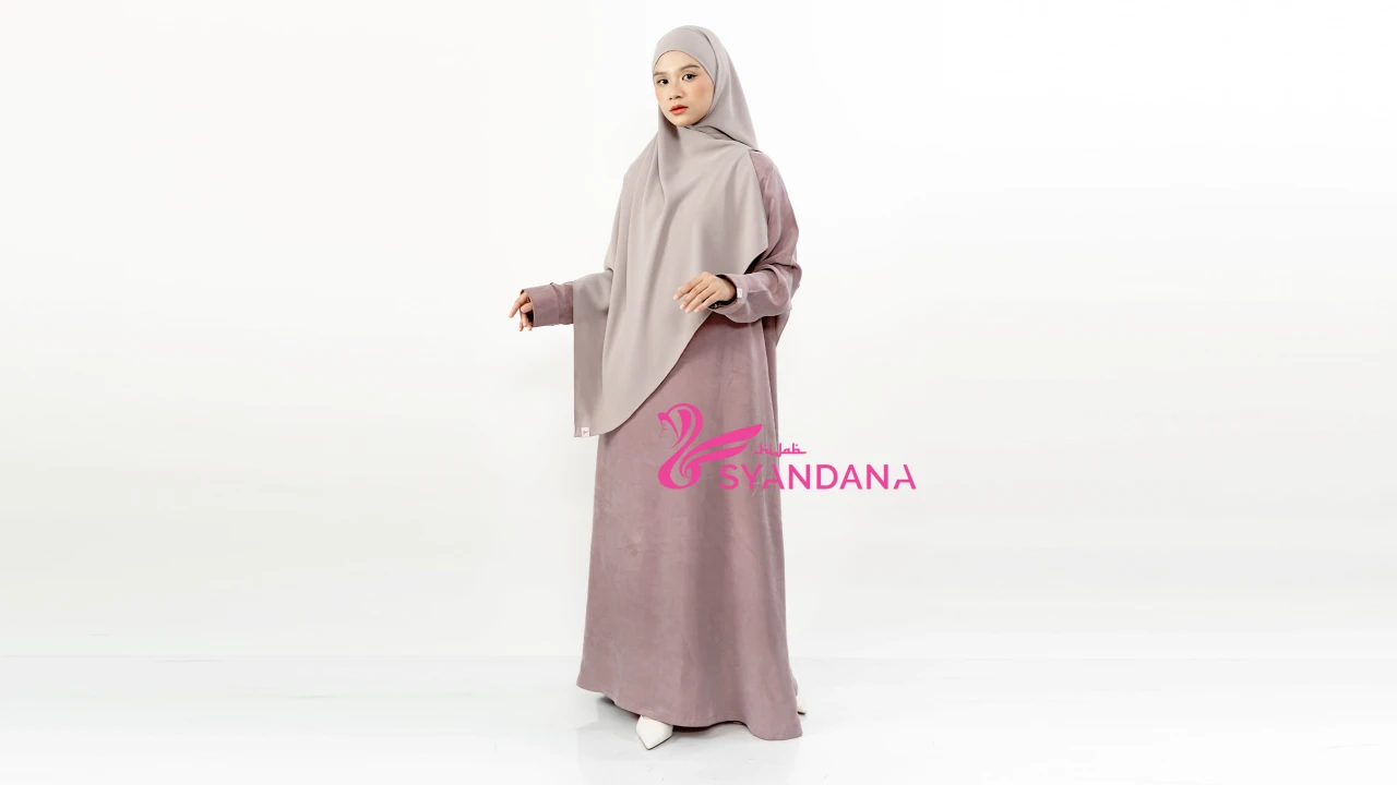 Abaya Cupro Natural Fabrics Nubuck Silk yang Sedang Viral di Tren Modest Fashion 2026